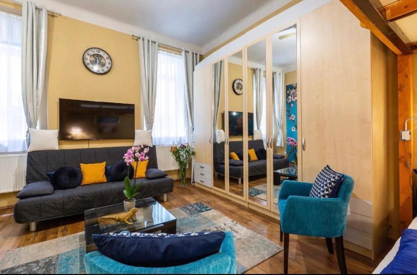 Cherry Blossom Designer Apartment In The Center With Free Parking Budapesta Exterior foto
